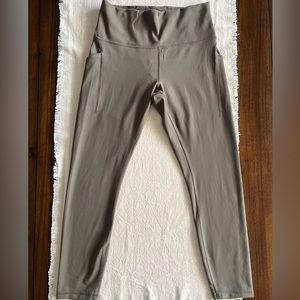 Lululemon Wunder Train legging 25” with pockets